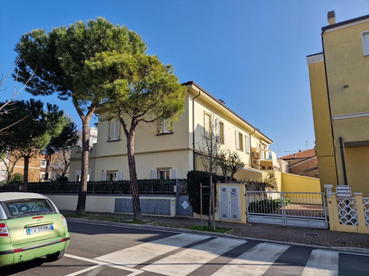 Villa Sante Residence Pesaro Bagian luar foto